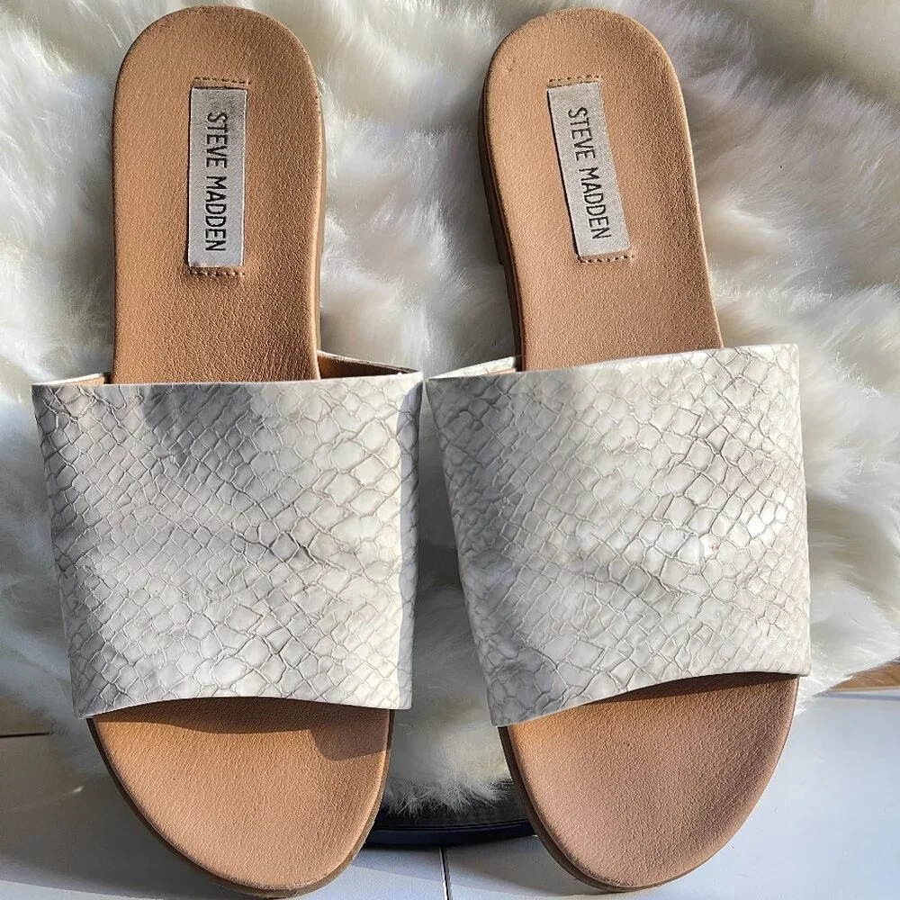 Steve Madden Women's Karolyn White Snakeskin Slides Slip On Sandals Size 9 - Picture 1 of 10
